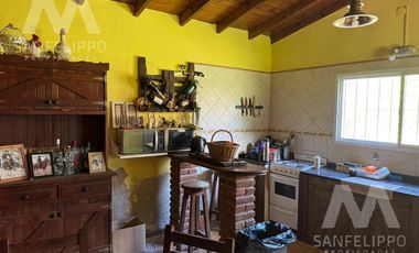 Casa Quinta / Chacra  de 2 hectáreas en venta con Pileta en  Ranchos - Alegre