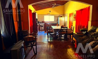Casa Quinta / Chacra  de 2 hectáreas en venta con Pileta en  Ranchos - Alegre