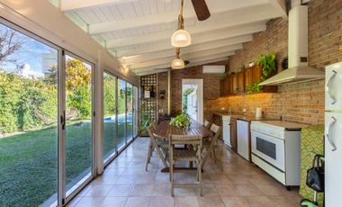 Casa EN VENTA de 7 Ambientes, con Pileta, en Olivos
