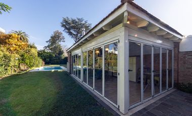 Casa EN VENTA de 7 Ambientes, con Pileta, en Olivos