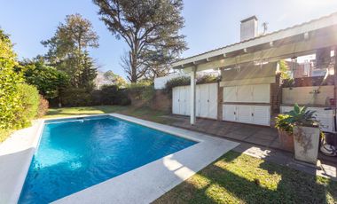 Casa EN VENTA de 7 Ambientes, con Pileta, en Olivos
