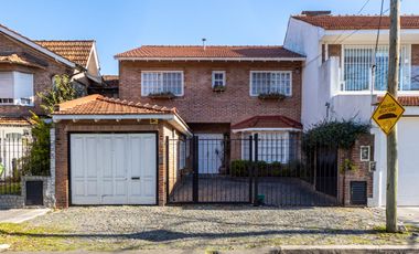 Casa EN VENTA de 7 Ambientes, con Pileta, en Olivos
