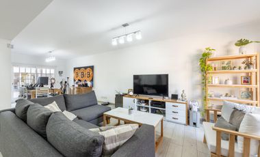 Casa EN VENTA de 7 Ambientes, con Pileta, en Olivos