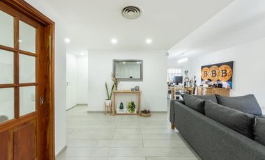 Casa EN VENTA de 7 Ambientes, con Pileta, en Olivos