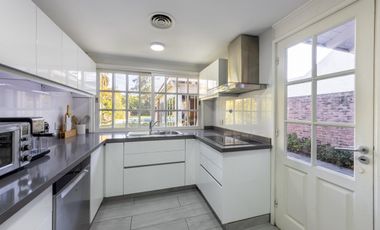 Casa EN VENTA de 7 Ambientes, con Pileta, en Olivos