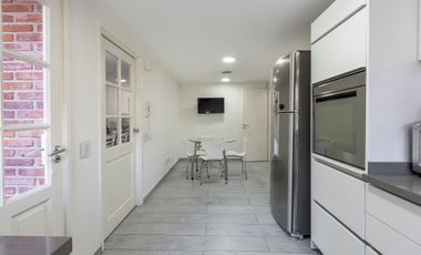Casa EN VENTA de 7 Ambientes, con Pileta, en Olivos