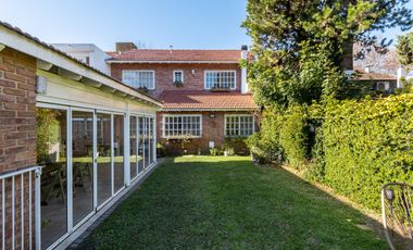 Casa EN VENTA de 7 Ambientes, con Pileta, en Olivos