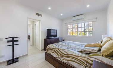 Casa EN VENTA de 7 Ambientes, con Pileta, en Olivos