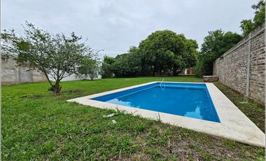 Casa en venta en Timbues de 2 dormitorios con piscina y gran terreno.