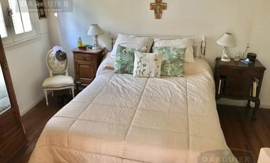 CHALET INGLES EN EXCELENTE UBICACION