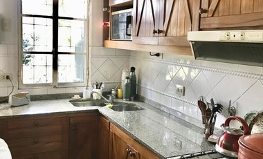 CHALET INGLES EN EXCELENTE UBICACION