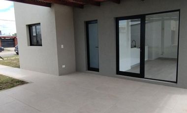 Casa 2 Dormitorios en barrio abierto - Fincas del Rosedal - Ibarlucea | Venta
