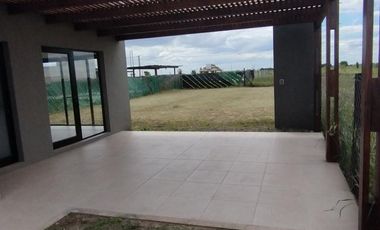 Casa 2 Dormitorios en barrio abierto - Fincas del Rosedal - Ibarlucea | Venta