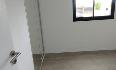 Casa 2 Dormitorios en barrio abierto - Fincas del Rosedal - Ibarlucea | Venta