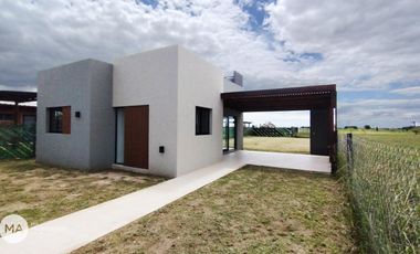 Casa 2 Dormitorios en barrio abierto - Fincas del Rosedal - Ibarlucea | Venta