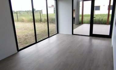 Casa 2 Dormitorios en barrio abierto - Fincas del Rosedal - Ibarlucea | Venta