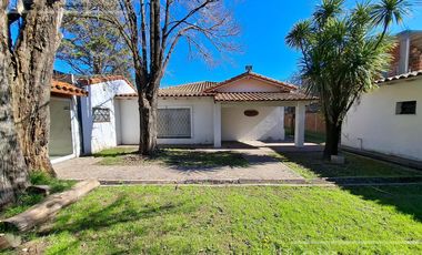 VENTA - Casa Quinta sobre lote de  3862m2 - Platanos, Berazategui - zona sur