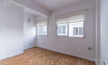 Venta semipiso de 3 ambientes. Piso 6. Belgrano R. Muy luminoso!
