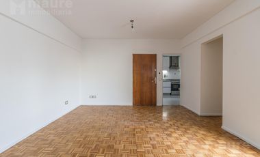 Venta semipiso de 3 ambientes. Piso 6. Belgrano R. Muy luminoso!