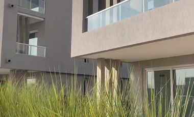 Departamento de tres ambientes en venta en Pilará