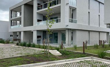 Departamento de tres ambientes en venta en Pilará