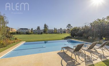 Casa en Venta de 4 dormitorios en suite en Saint Thomas Canning