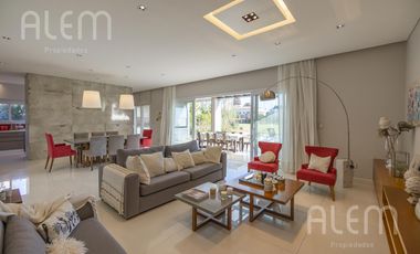 Casa en Venta de 4 dormitorios en suite en Saint Thomas Canning