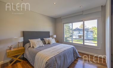 Casa en Venta de 4 dormitorios en suite en Saint Thomas Canning