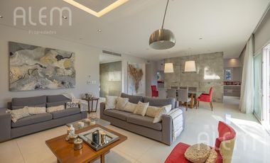 Casa en Venta de 4 dormitorios en suite en Saint Thomas Canning