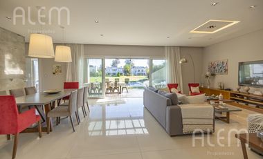 Casa en Venta de 4 dormitorios en suite en Saint Thomas Canning