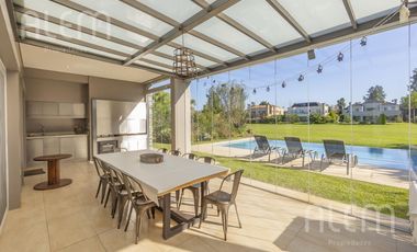 Casa en Venta de 4 dormitorios en suite en Saint Thomas Canning