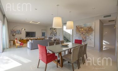 Casa en Venta de 4 dormitorios en suite en Saint Thomas Canning