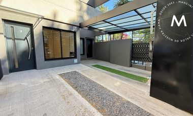 APTO CRÉDITO - Triplex en venta de 4 ambientes con cochera, patio y terraza - San Martin