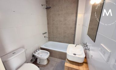 APTO CRÉDITO - Triplex en venta de 4 ambientes con cochera, patio y terraza - San Martin