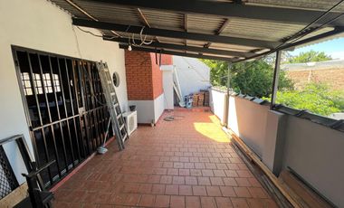 CASA EN VENTA VILLA MADERO CON PISCINA EXCELENTE ESTADO