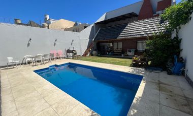CASA EN VENTA VILLA MADERO CON PISCINA EXCELENTE ESTADO