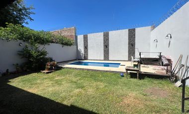 CASA EN VENTA VILLA MADERO CON PISCINA EXCELENTE ESTADO
