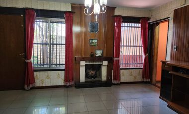 CASA ESQUINA 3 DORMITORIOS. CHIMBAS