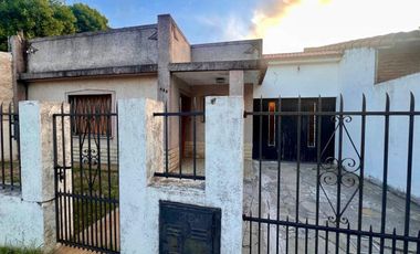 VENTA  CASA EN EZEIZA 3 AMB APTA CREDITO