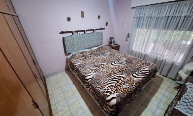 CASA VENTA 3 AMBIENTES CON COCHERA BURZACO