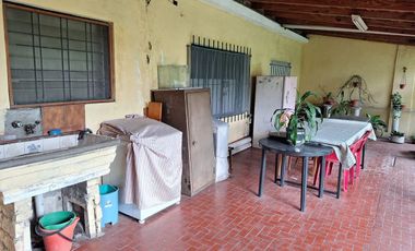 CASA VENTA 3 AMBIENTES CON COCHERA BURZACO