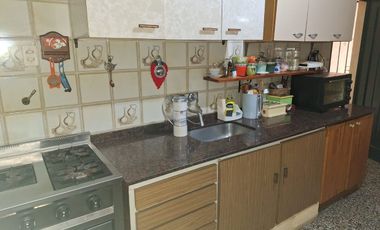 CASA VENTA 3 AMBIENTES CON COCHERA BURZACO