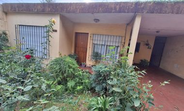 CASA VENTA 3 AMBIENTES CON COCHERA BURZACO