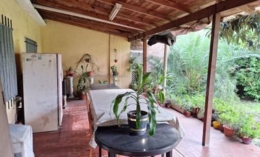 CASA VENTA 3 AMBIENTES CON COCHERA BURZACO