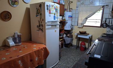 CASA VENTA 3 AMBIENTES CON COCHERA BURZACO