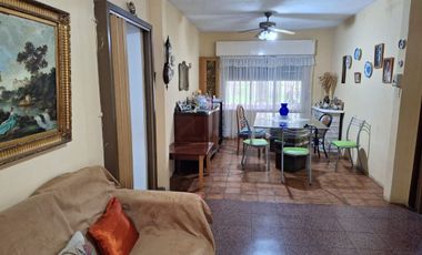 CASA VENTA 3 AMBIENTES CON COCHERA BURZACO