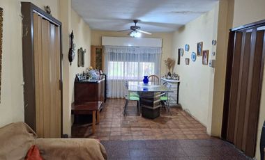 CASA VENTA 3 AMBIENTES CON COCHERA BURZACO