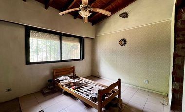 CASA 4 AMBIENTES EN VENTA CLAYPOLE APTO CREDITO.