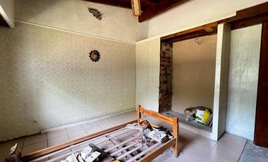 CASA 4 AMBIENTES EN VENTA CLAYPOLE APTO CREDITO.