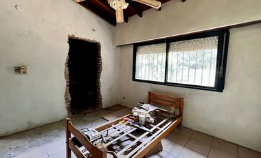 CASA 4 AMBIENTES EN VENTA CLAYPOLE APTO CREDITO.